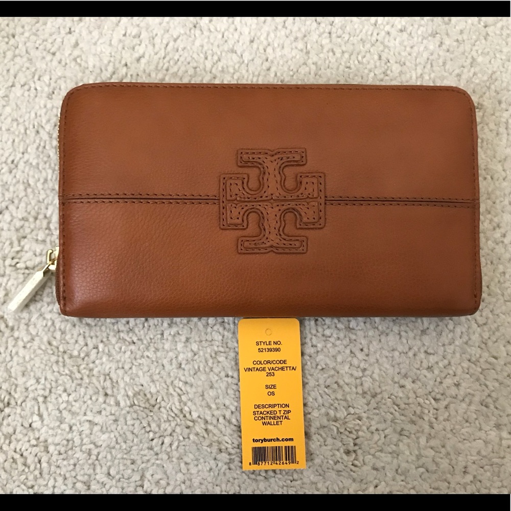 Brand new Tory Burch Stacked T zip cont wallet
